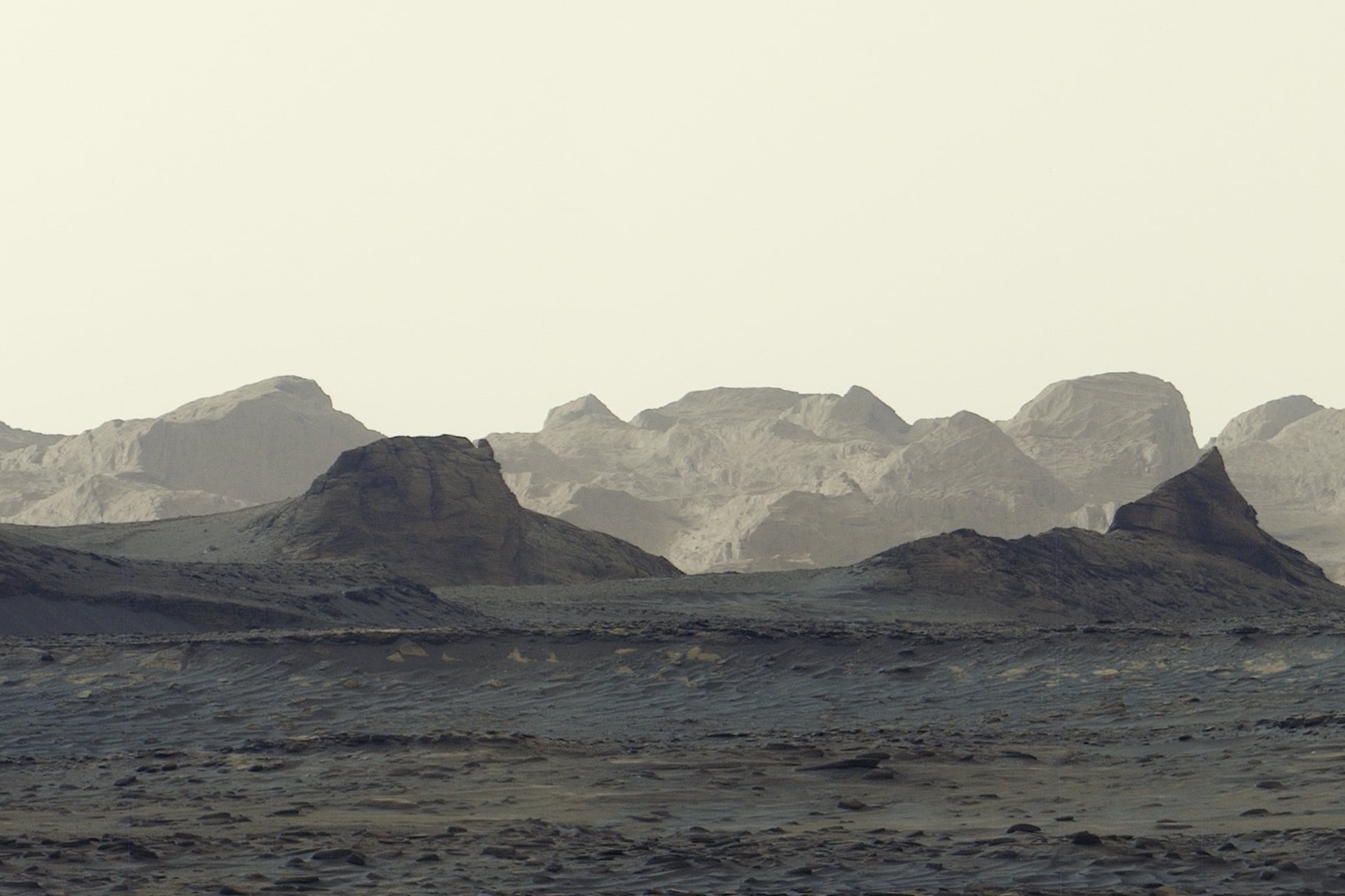 NASA’s Curiosity rover captured morning light illuminating wind-carved crags called yardangs.
