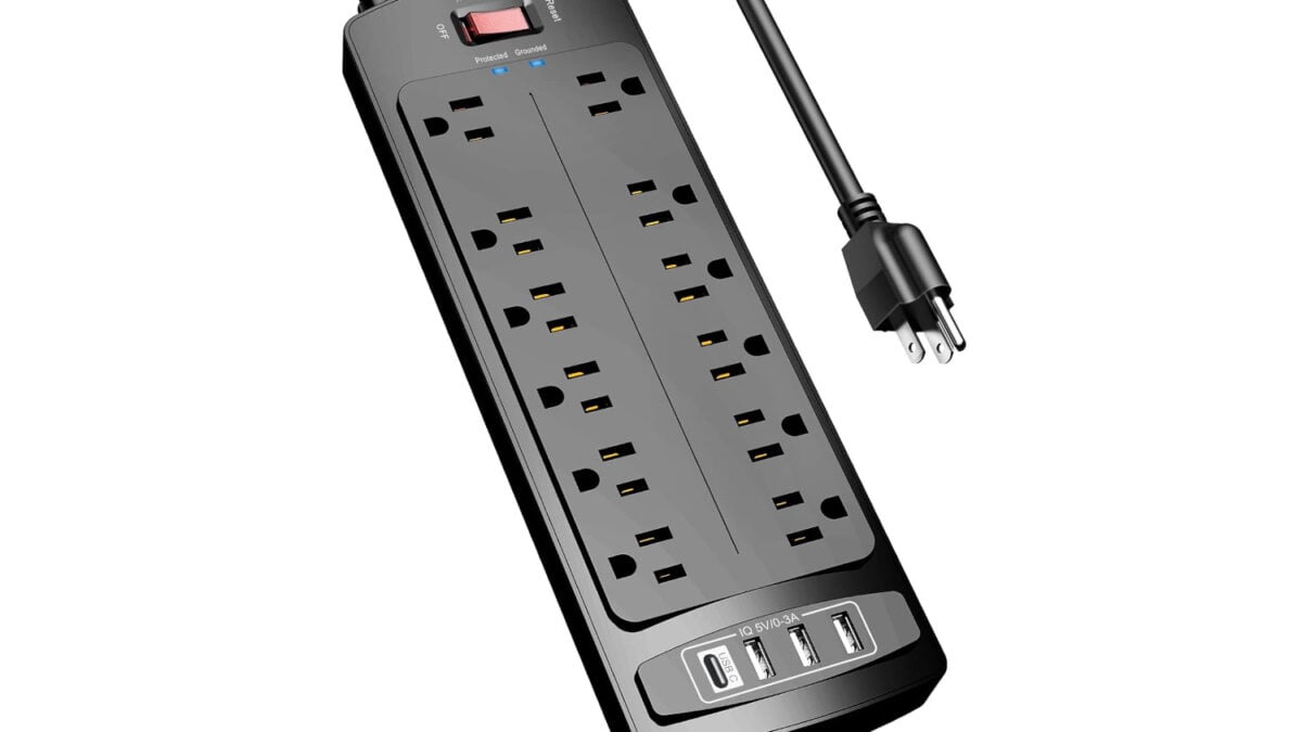 Amazon Practically Gives Away This 6-Ft Surge Protector Power Strip With 12 Outlets and 4 USB Ports Following a Surprise Price Drop
